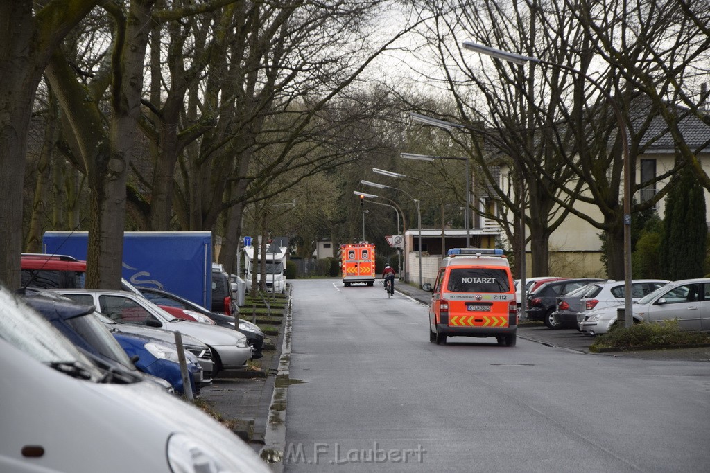 Einsatz BF Koeln Schule Burgwiesenstr Koeln Holweide P103.JPG - Miklos Laubert